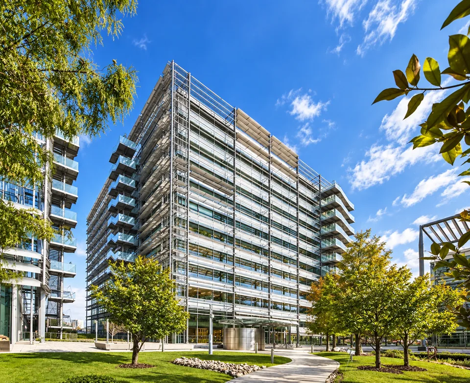 566 Chiswick High Rd. building exterior