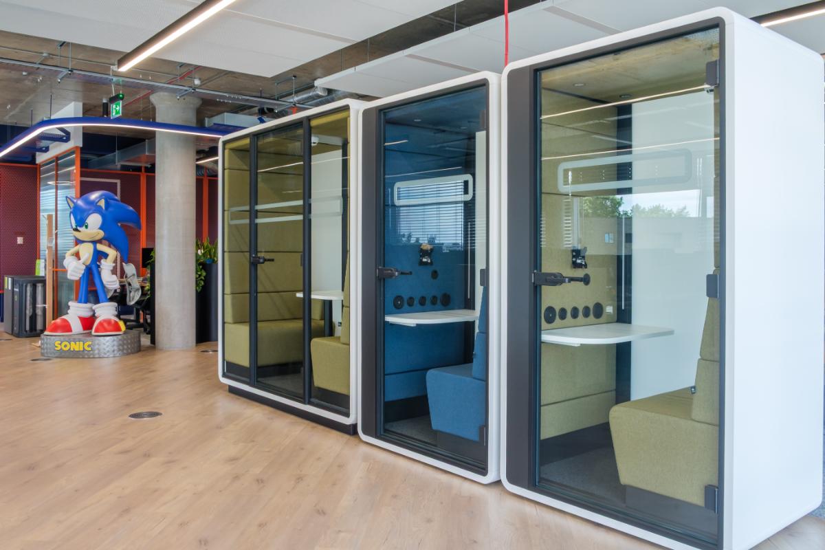 SEGA, Chiswick Park phone booths / meeting pods project in London, UK by Fluid Furniture — image 5