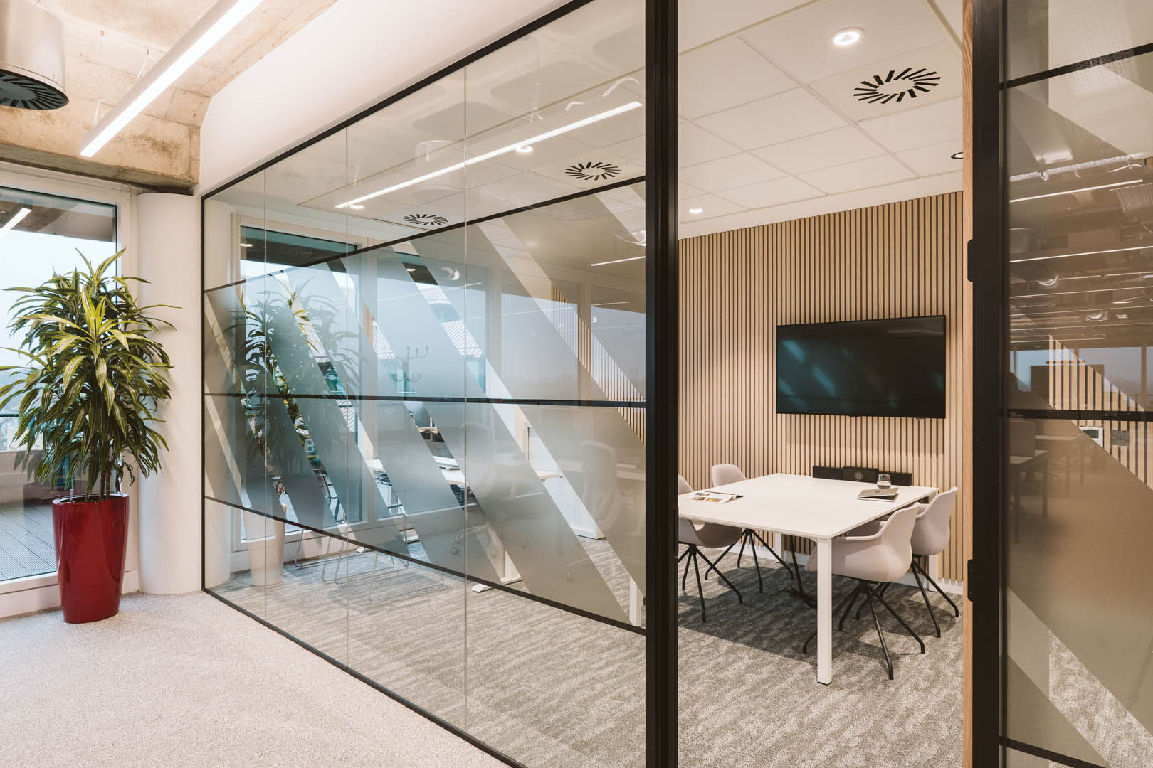 Recordati workplace / interior design project in Reading, United Kingdom by Office Principles — image 10