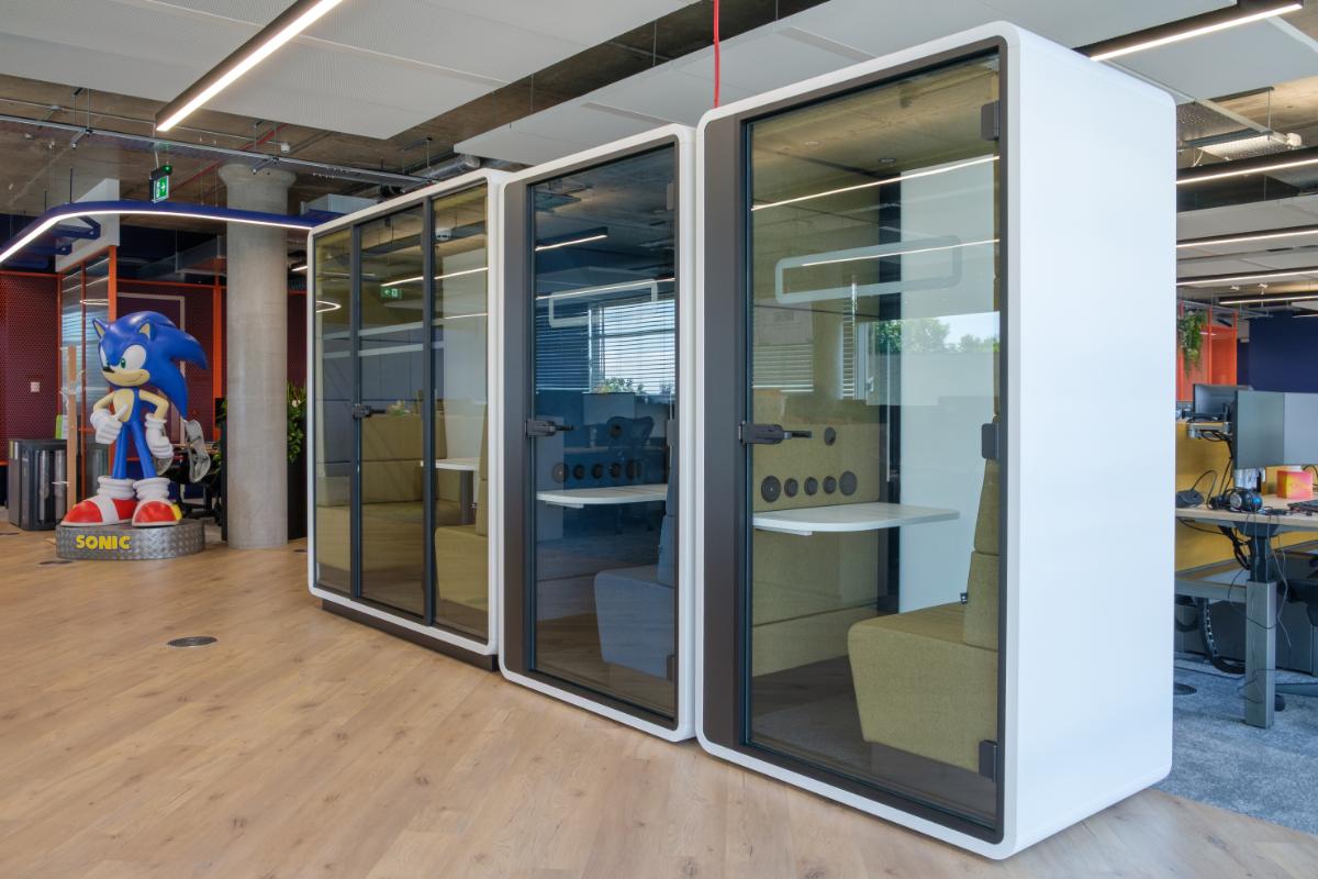 SEGA, Chiswick Park phone booths / meeting pods project in London, UK by Fluid Furniture — image 6