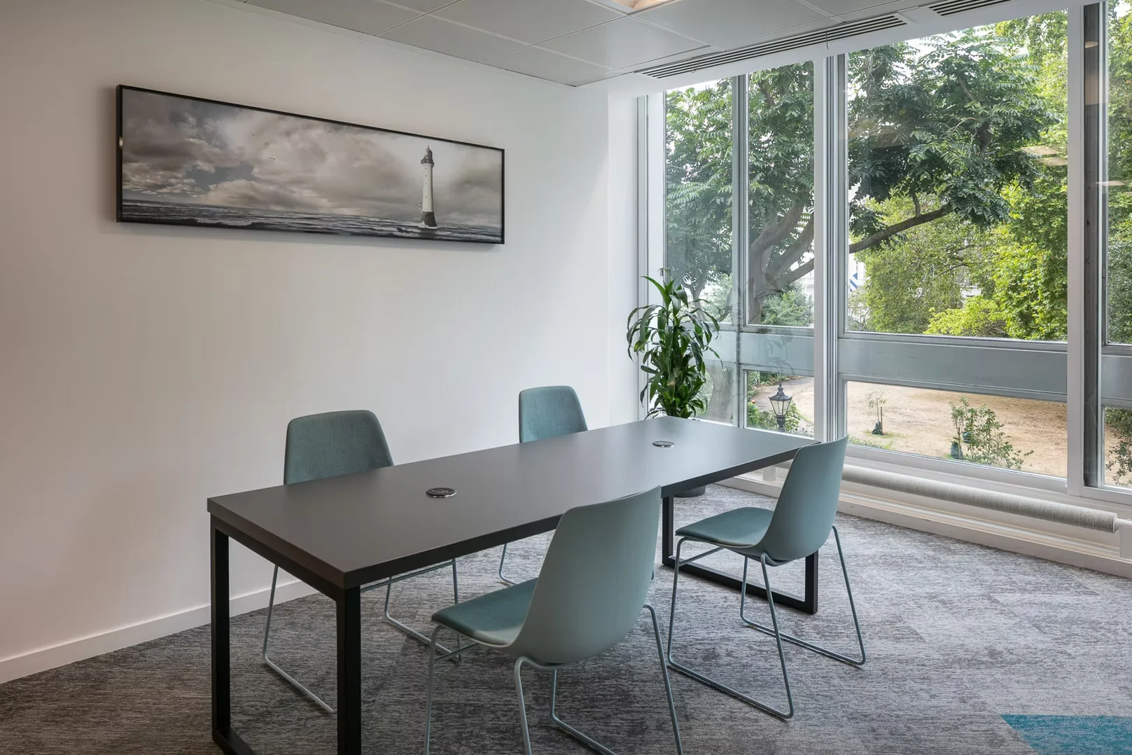 Inchcape plc office furniture project in London, United Kingdom by Fluid Furniture — image 4